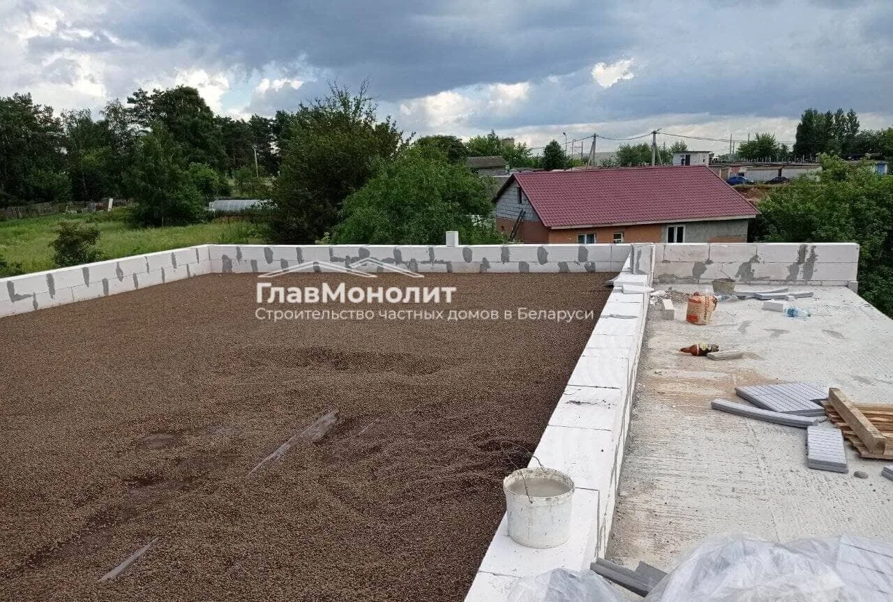 Одноэтажный коттедж из газосиликата с плоской кровлей — фото 28