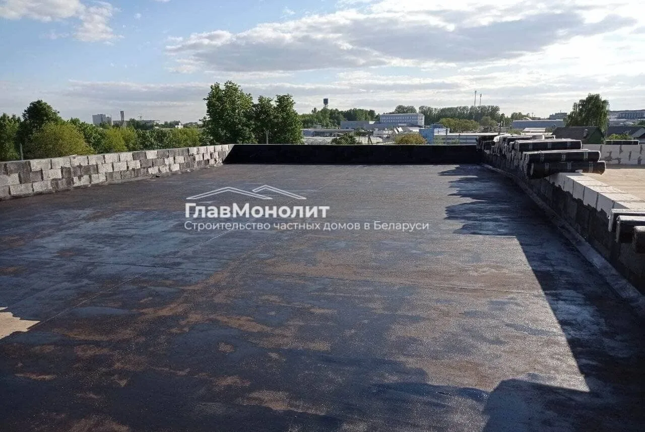 Одноэтажный коттедж из газосиликата с плоской кровлей — фото 29